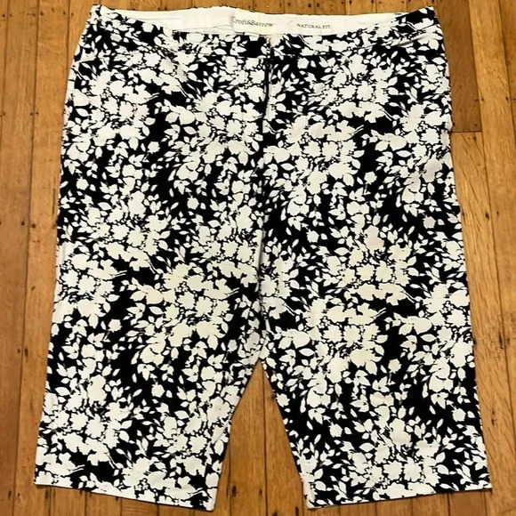 Floral Bermudas - Picture 1 of 9